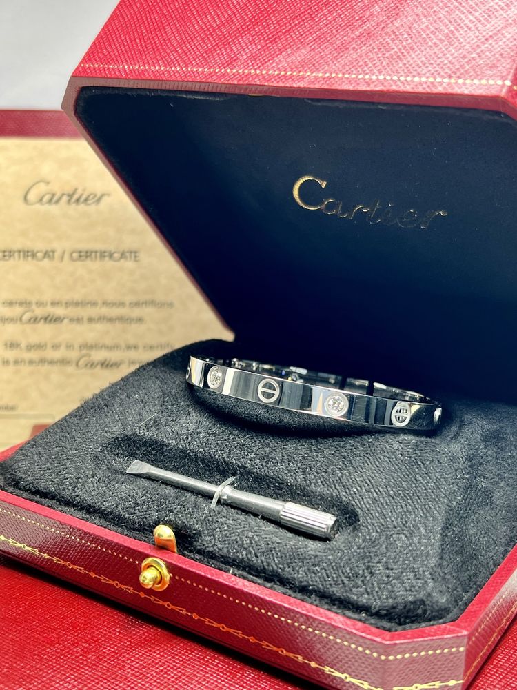 Золотой браслет с бриллиантами в стиле Cartier