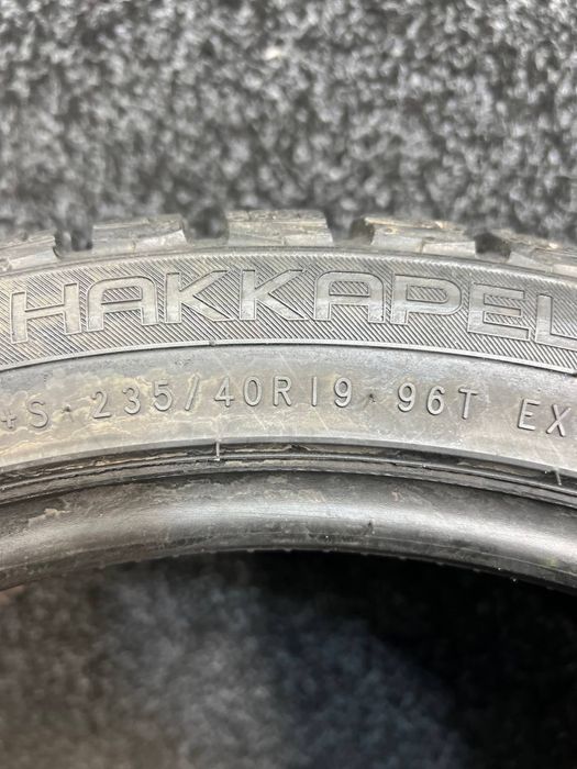 Продам Б/У шини Nokian 235/40R19 Hakkapeliitta 9