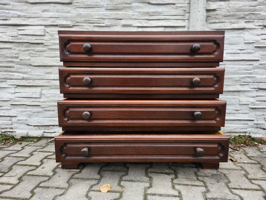 Zgrabna komoda dębowa. .