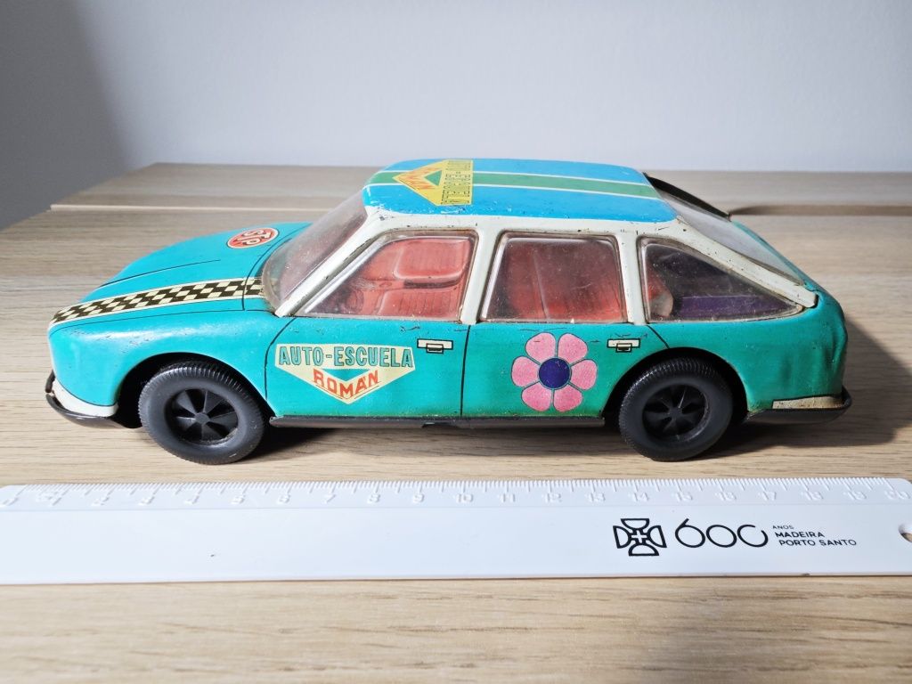 Carro metálico antigo, de fricção. Citroen GS