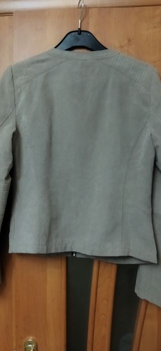 Куртка- вітровка жіноча 42 розміру