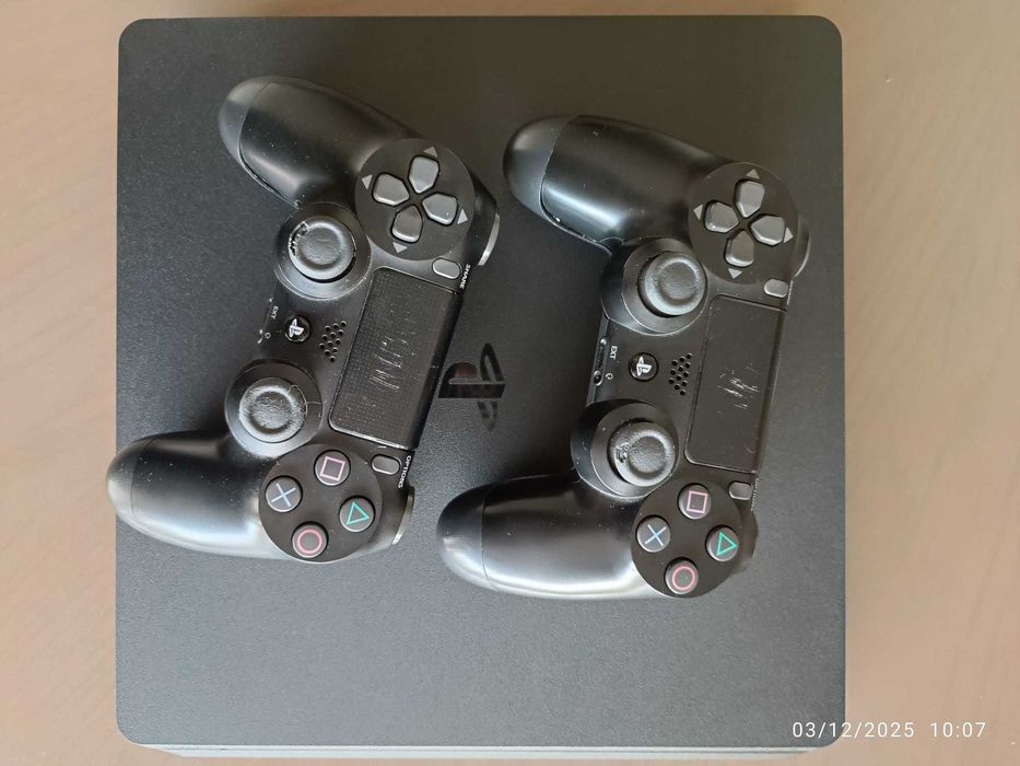 PS4 + 2 Comandos