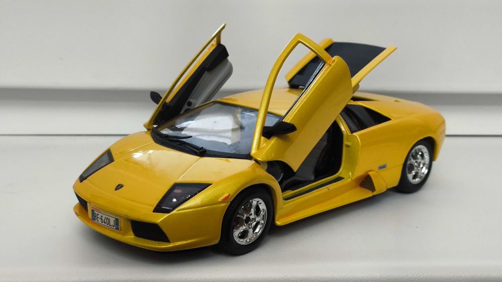Модель, машинка Lamborghini Murcielago 1.24 Bburago