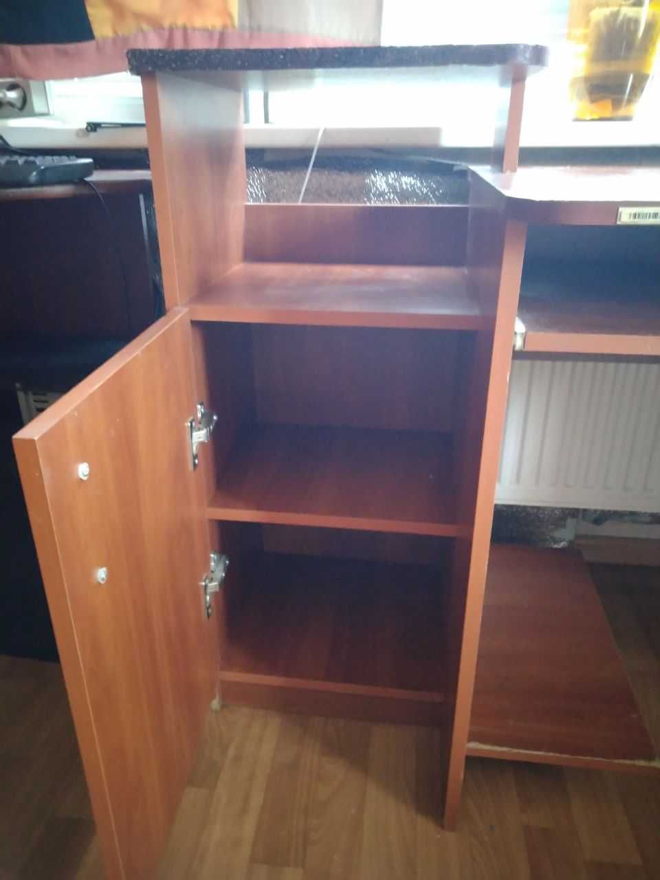 Стол рабочий компьютерный с тумбой