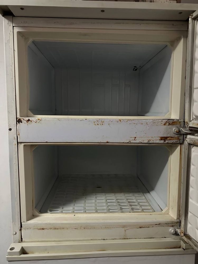 Продам трекамерний холодильник