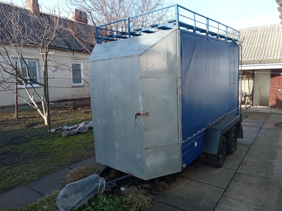 Бортовий тентований причіп