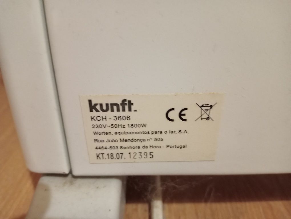 Aquecedor elétrico em muito bom estado de conservação e a funcionar