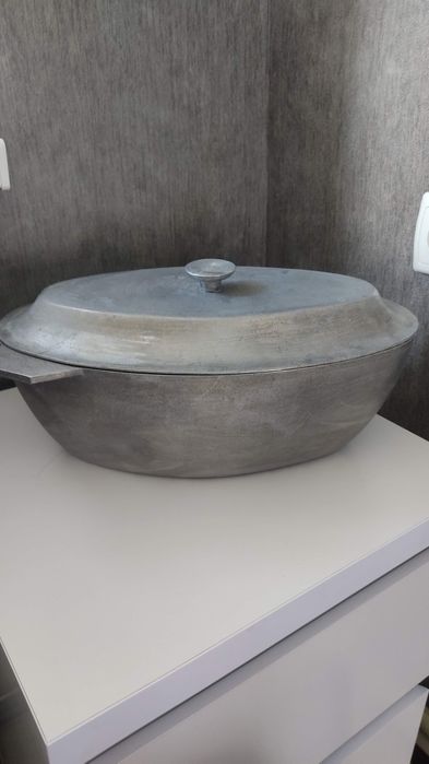 Гусятница большая,дюралевая,500 грн.Сковорода маленькая