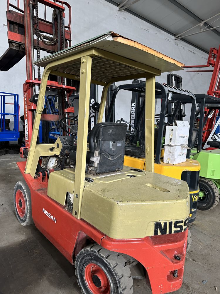 Empilhador nissan diesel 2500 kgrs
