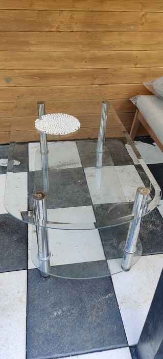 szklany stolik z 2 poziomami