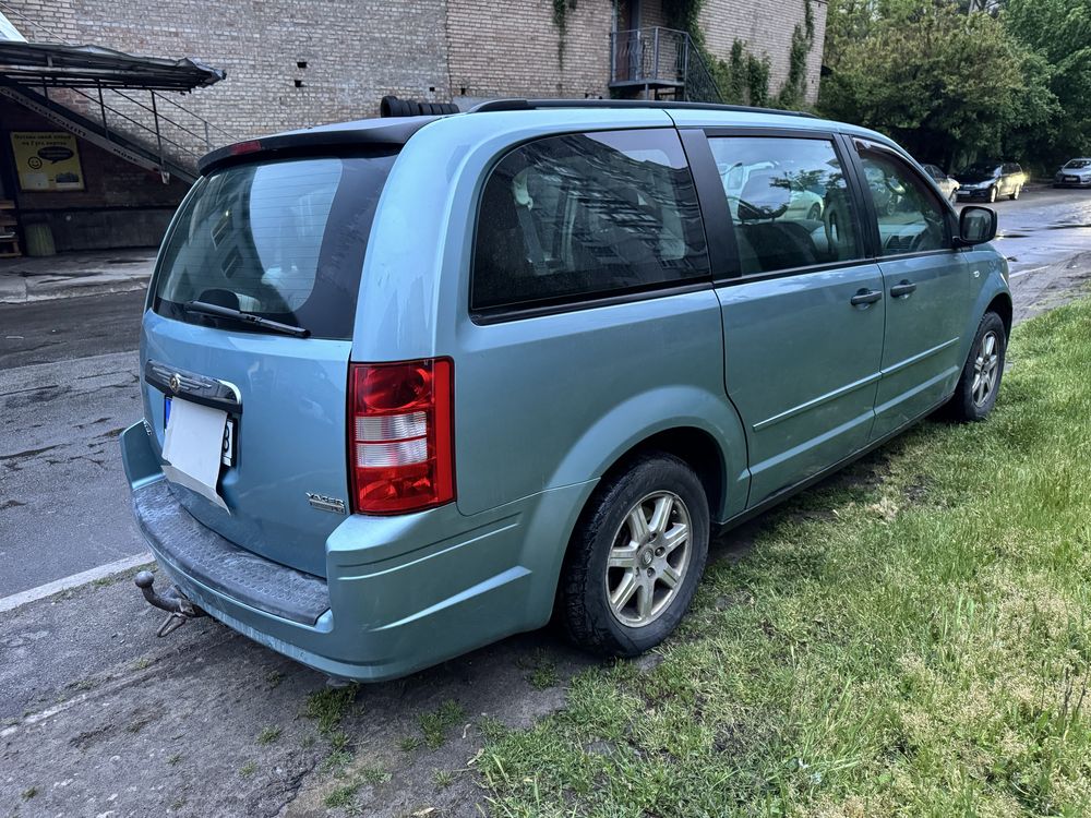 Продам Chrysler Grand Voyager 2009