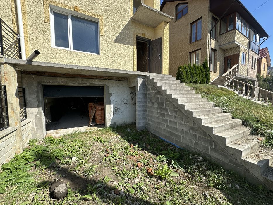 Продається затишний котедж в Кленовому гаю.