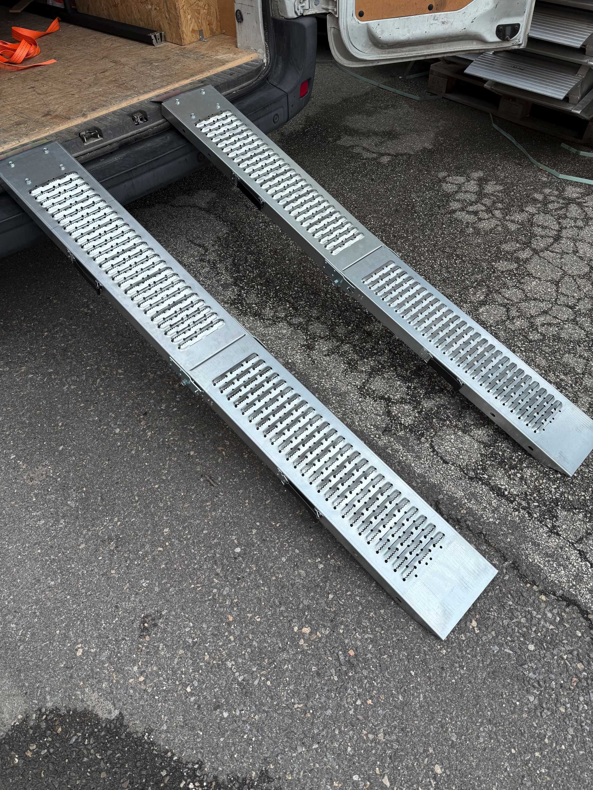 NAJAZDY RAMPY ZAŁADOWCZE 400kg składane, 1,9m długie, ocynk