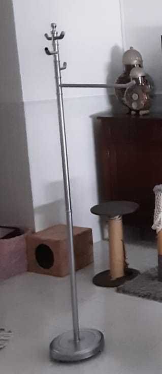 Cabide de Metal para Roupa