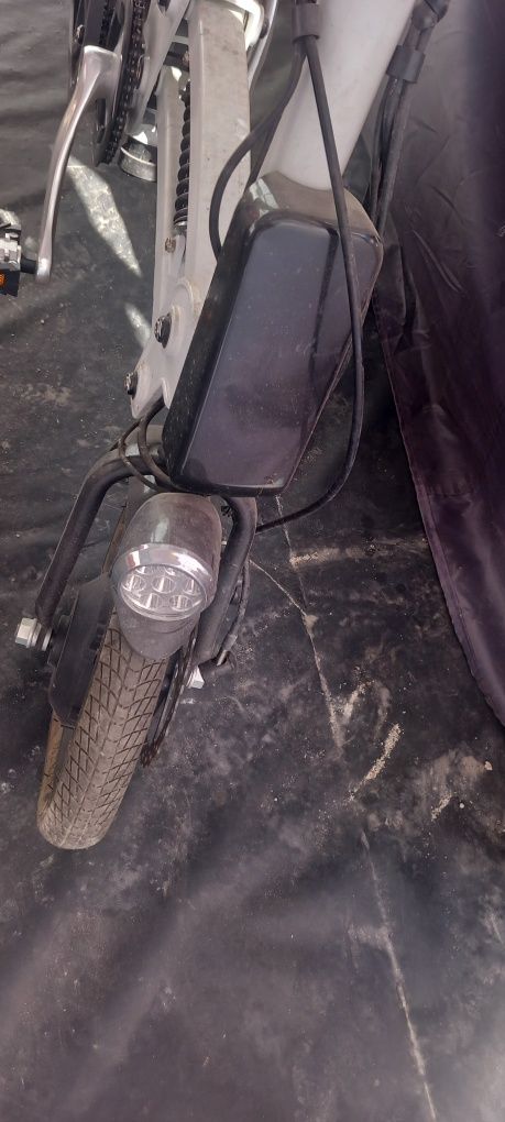 Bicicleta dobrável elétrica LG como nova