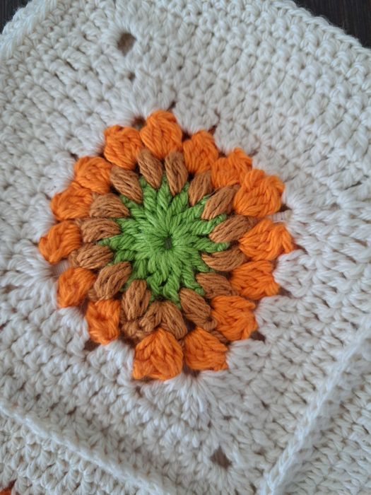 Mala feita á mão em croché