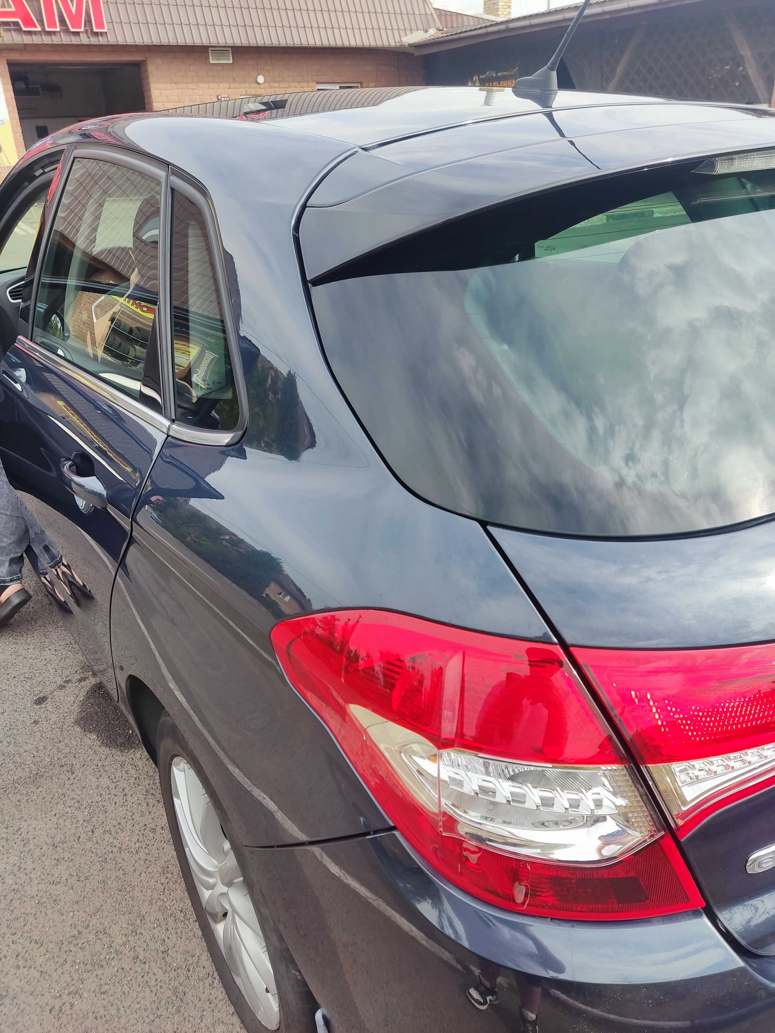 Автомобіль Citroen C4