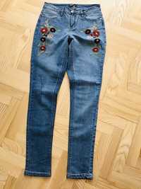 Spodnie jeansy z haftem