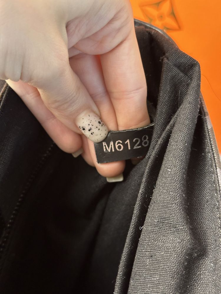 Torebka na ramię Louis Vuitton listonoszka Monogram czarna torba LV