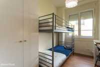 674711 - Quarto com várias camas em apartamento com 6 quartos