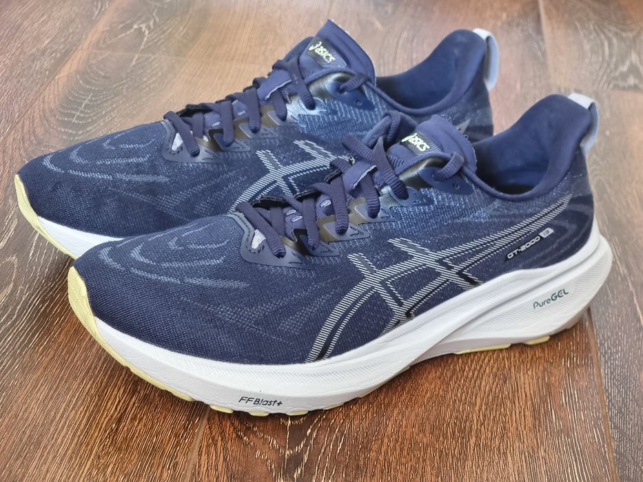 Оригінал 100% чоловічі кросівки asics gt 2000  13  euro 44