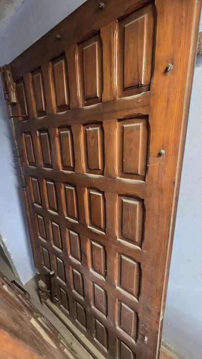 Drzwi garażowe porządne w dobrym stanie