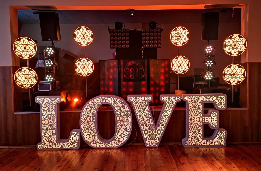 Napis Love ażurowy wysoki 120cm