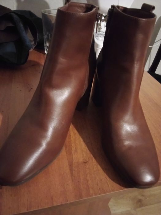 Чобітки жіночі вкорочені.