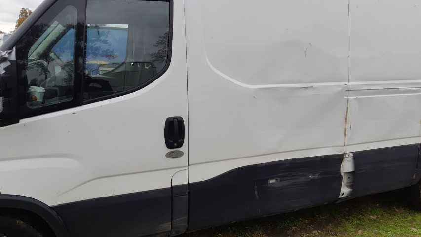Iveco Daily IV L4 H2 błotnik lewy tył bok