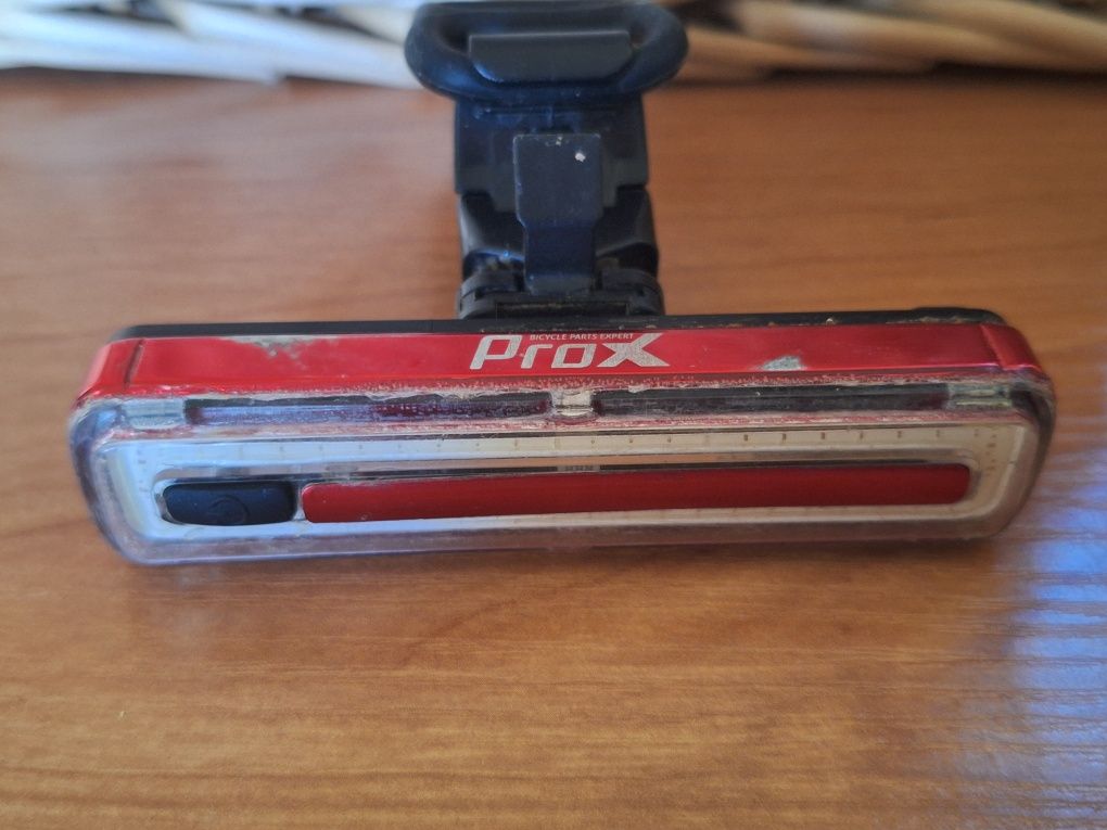Lampka latarka na rower rowerowa hulajnoga światło USB obejma czerwone