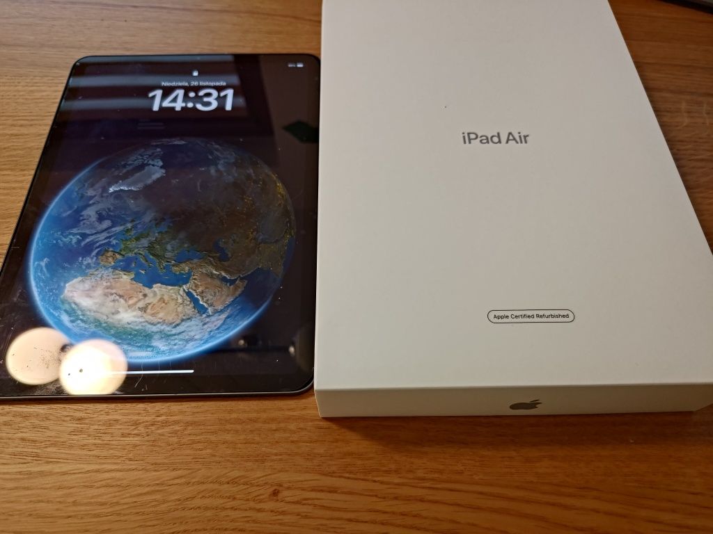 Tablet iPad Air 4 64 GB Etui Spigen ideał