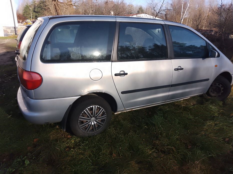 Sprzedam Seata Alhambra 2.0+gaz 2000r.