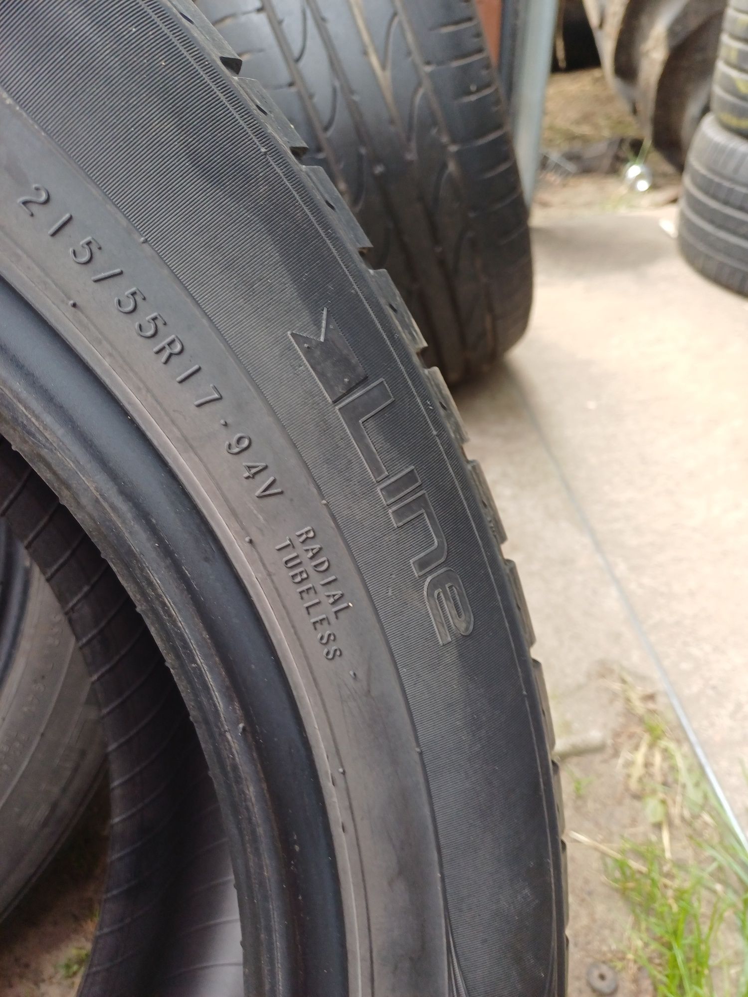 215/55R17 Nokian