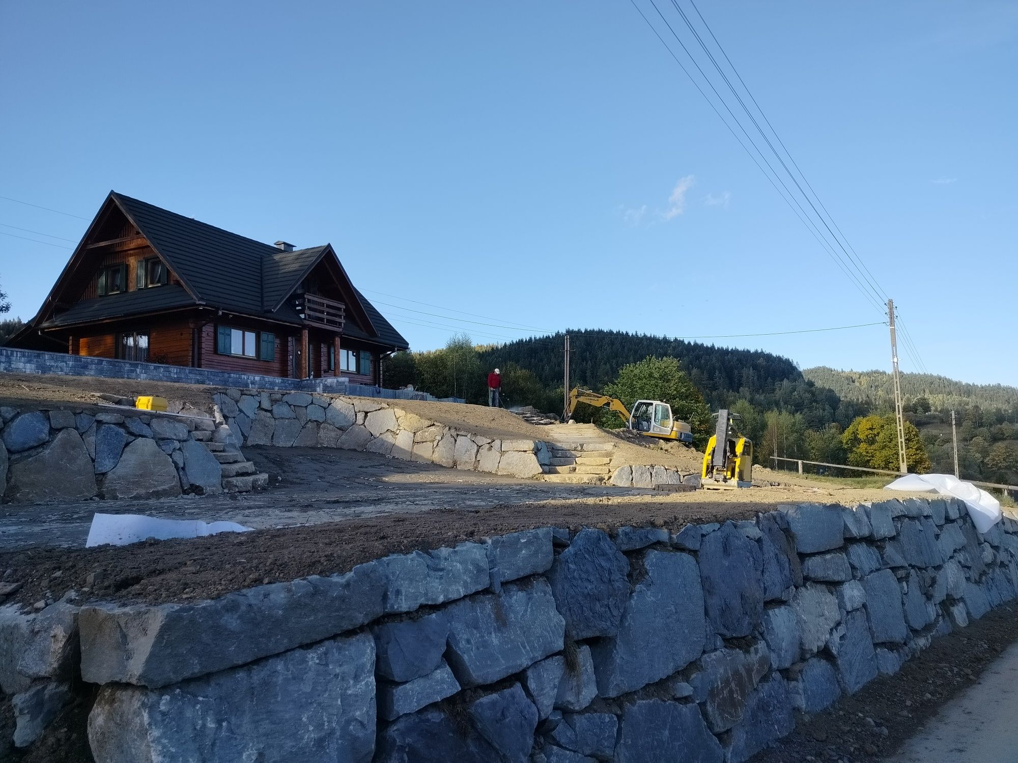 Roboty ziemne, wykopy, fundamenty, drogi, place, niwelacje, skarpy