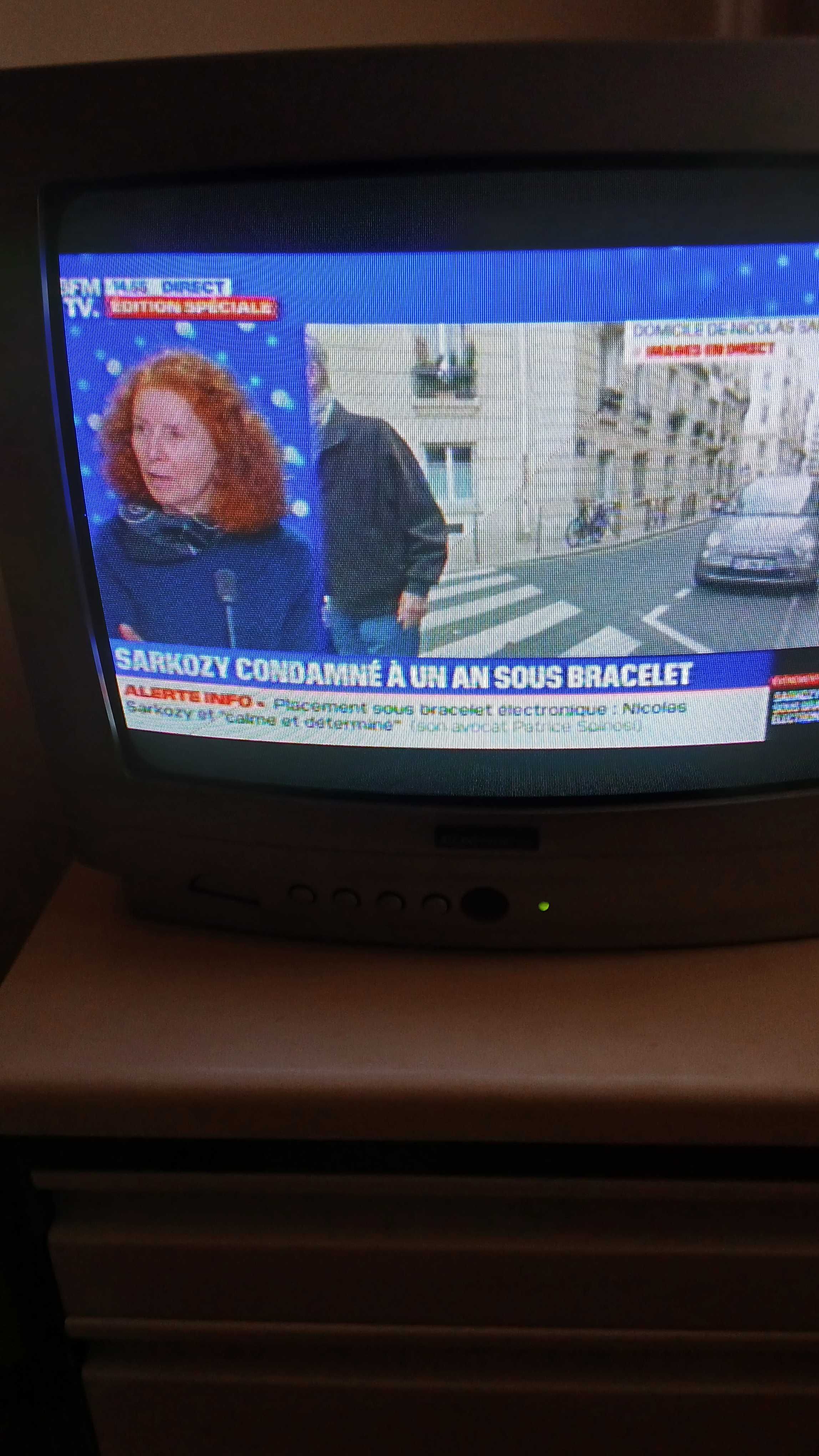 Televisão de 30 cm