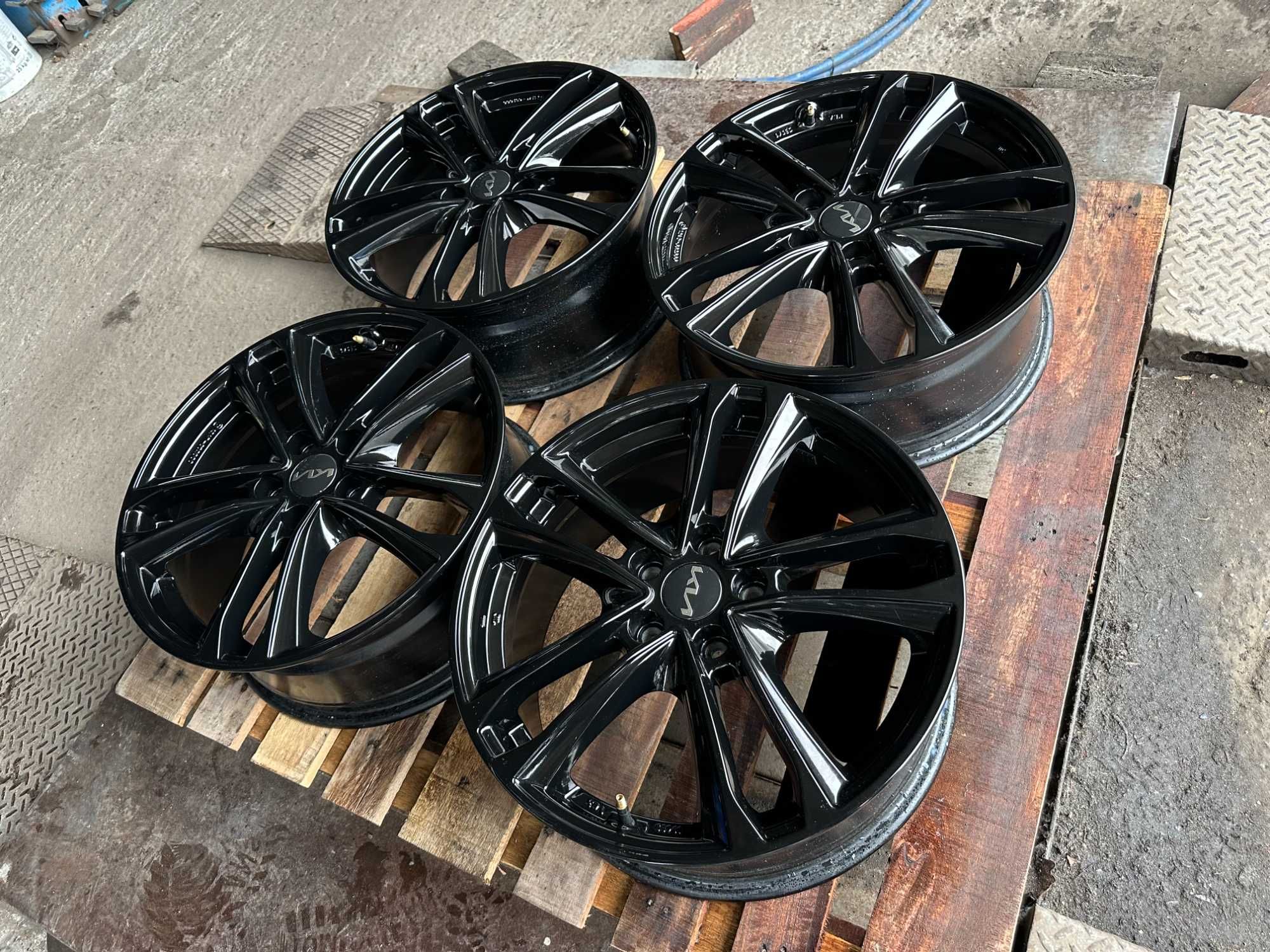 5x114,3  7,5j x 18" et49,5 KIA komplet alufelgi z czujnikami