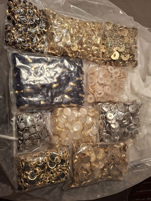 Guziki do ubrań - nowe - różne rodzaje