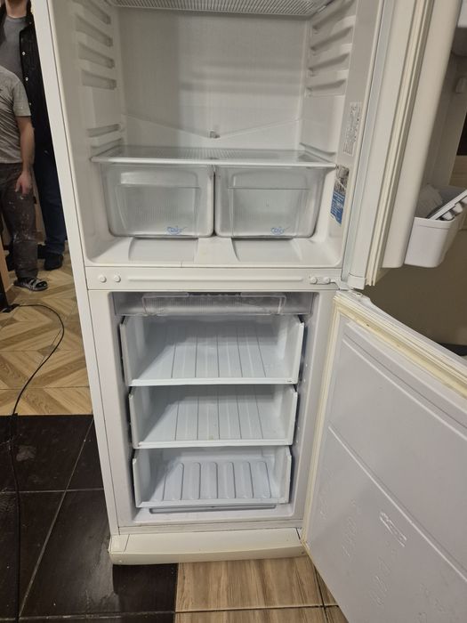 Холодильник Indesit SB200.027