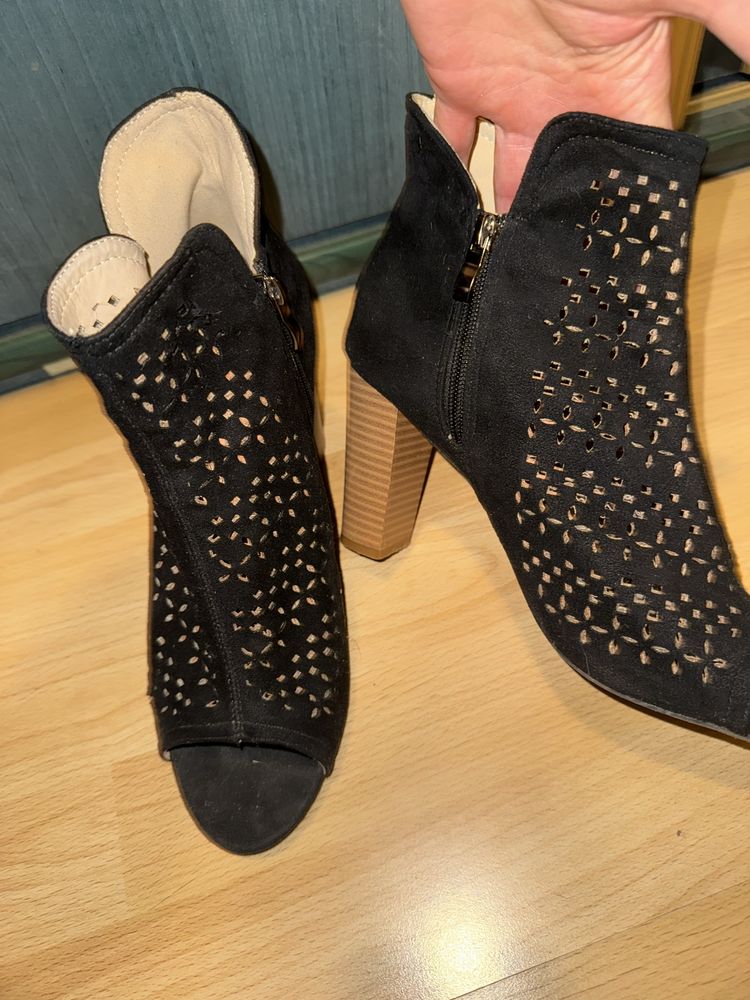 Buty letnie na obcasie POTIPATI r.40