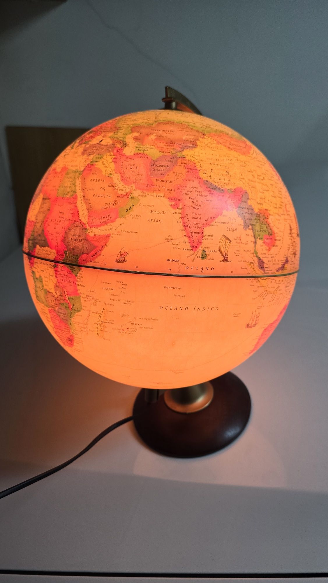 Globo Terrestre iluminado