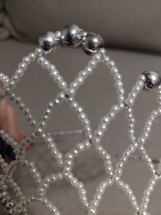 Красивая корона с бисера, бусин
Ручная работа