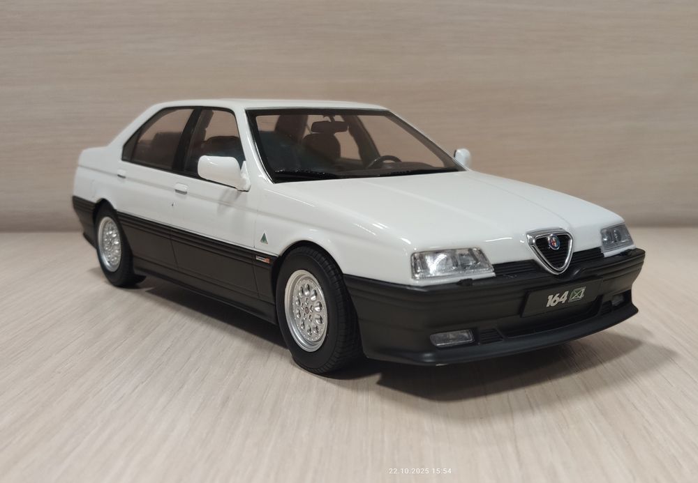 Alfa Romeo 164 Q4 1:18 Triple 9
