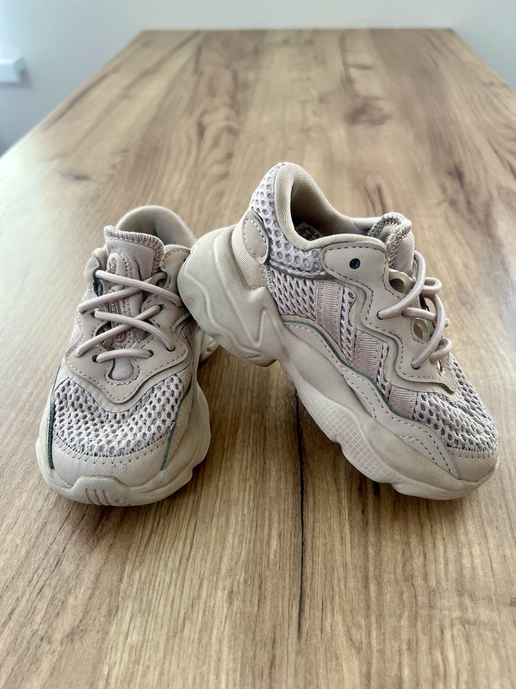 Детские кроссовки Adidas. Стелька 13 см. Размер 23.