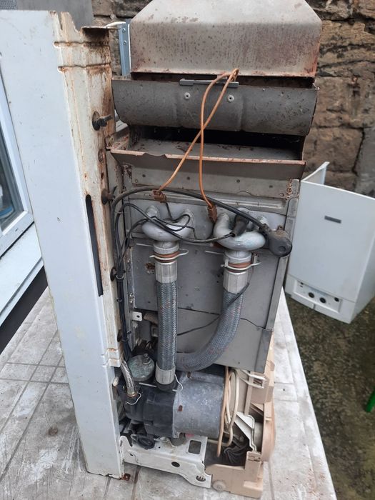 Продам газовую колонку(котел) Beretta