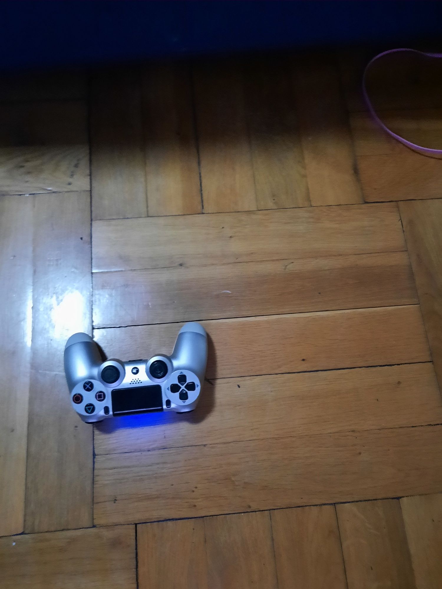 PlayStation 4 i 2 pady