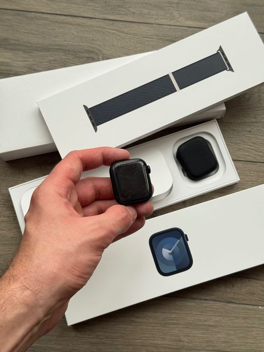 Продам Apple Watch 9 41mm GPS Midnight