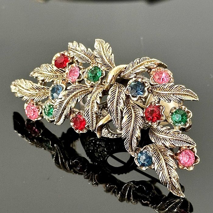 Broszka Vintage z kamieniami Swarovskiego, Ameryka lat 70. XX wieku