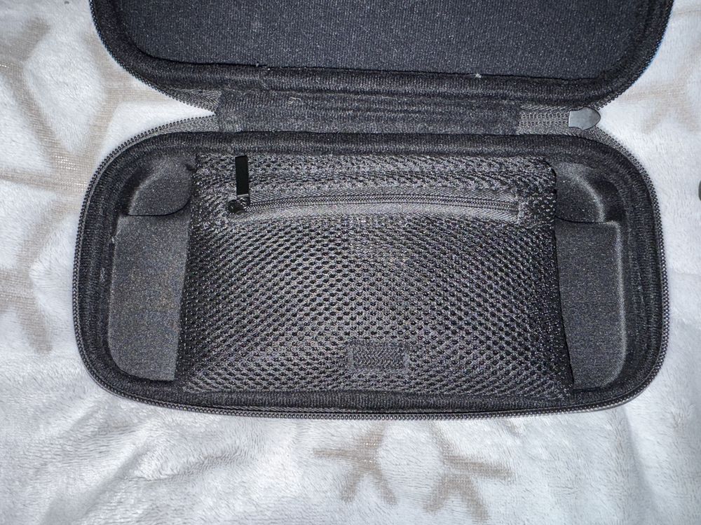 Nintendo Switch + Akcesoria + 4 Gry