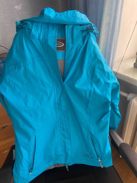 Жіноча куртка весняно -осіння