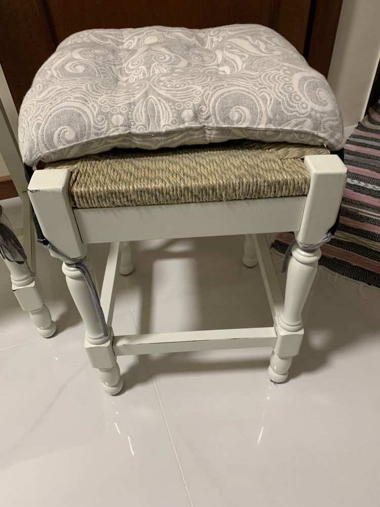 Mesa em Granito e estrutura em Madeira 120x80 c/ 2 cadeiras e 2 bancos